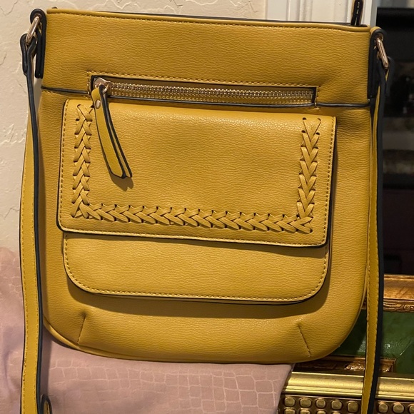 Women’s gold crossbody purse - Picture 1 of 4